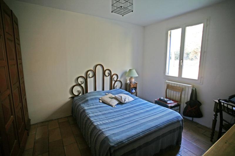 Near Gordes, one level building made of two houses linked with a shared hall and garage